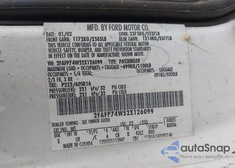 2002 Ford Crown Victoria Lx z USA, uszkodzony, nr VIN 2FAFP74W52X126099